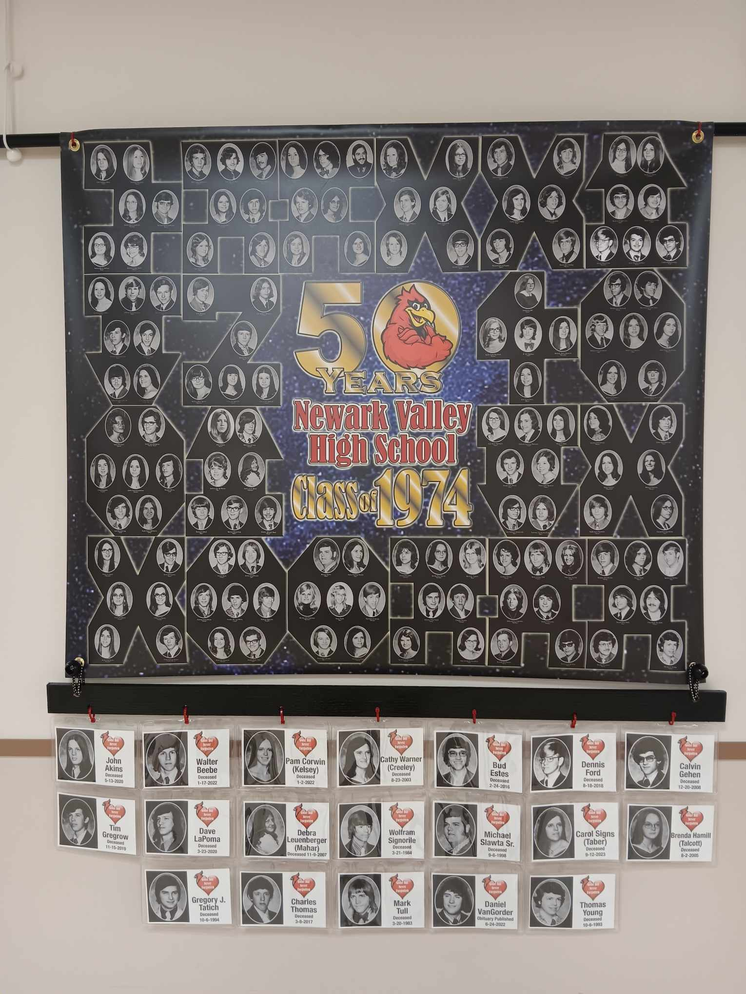 The 50th reunion banner and memorial chain